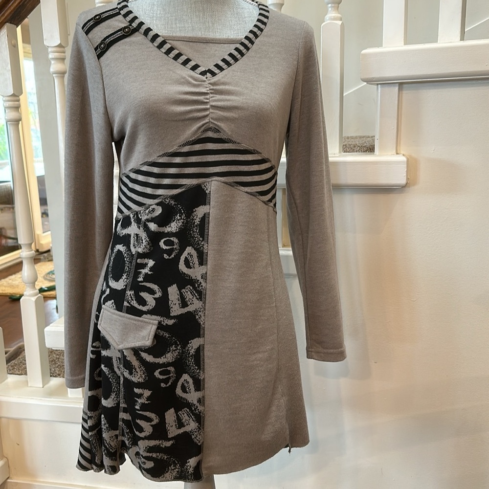 Dolcezza Gray and Black Long Sleeve Dress